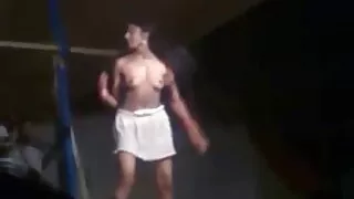 Vəhşi sarışın saçlı Milf qırxılmış xoruzla doldu