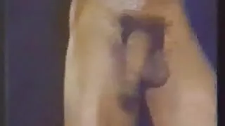 BF uzaqda olarkən onu döyür