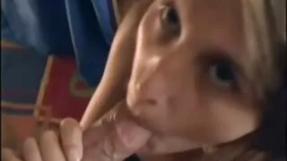 Əzələli keçəl çimərlikdə iki fahişənin sümüyə çevrilir
