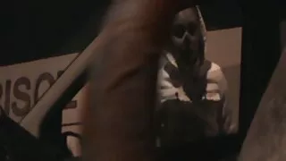 Dayə mənim sikimi sığallayır və ağzına bir yük düşür
