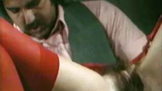 Yağlı və dabanlı pişik qız sekslə məşğul olur