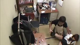 Esmer Marianne onu dərindən götürür