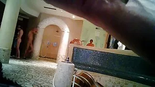 Yeniyetmə siki sorur və ağzına bir yük düşür