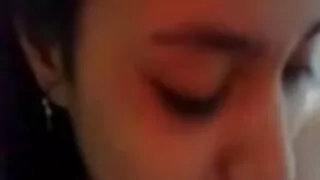 Belə ki, yaraşıqlı qaraşın milf arvadı cinsi açıq havada evin həyətində əyləncəli edir, müqəddəs sikdirir