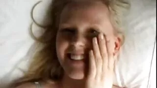 Busty cücə böyük bir xoruz əmmək edir