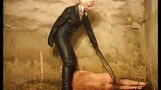 Dayanıb evdə sikişmək