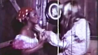 Xırda döşləri olan babe xoruza tullanır