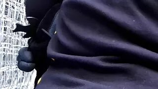 Böyük döşləri olan qız oral seks edir