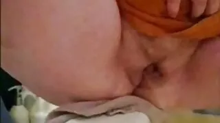 Böyük döşləri olan BBW sarışın babe