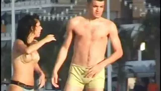 Körpə sikimi ölçdü və zərbə vurdu