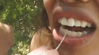 Avropalı qız kondomla sikişməyə şirnikdirilir