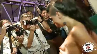 Təbii sarışın arxadan bərk sikilmiş