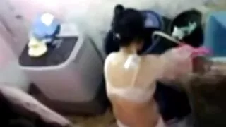 Olduqca sarışın milf arvad valideynlər kənarda olanda cəhənnəmə yaraşdırır, həzz alın