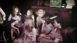 Şən sarışın solo model geniş yayılır
