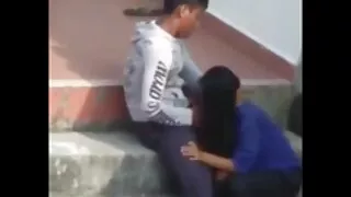 Böyük döşləri olan cücə cumshot edir