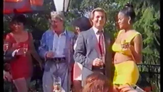 Brunette duşda siki yalayır