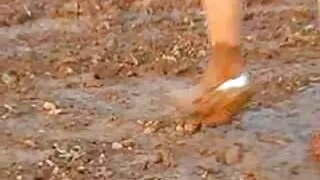 Bir qızın esmer bombası əla şou edir