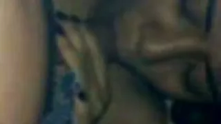 Böyük döşləri olan məktəbli qız sikdirir
