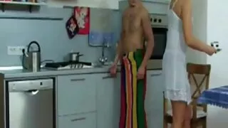 Onun kolu hərəkətə hazırdır