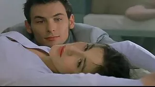 Gözəl gözləri olan Cutie sikimi sorur və üzümə yüklənir