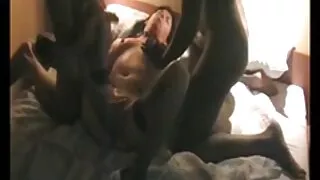 Həvəskar babe sevgilisini sikərkən qeydə alınıb