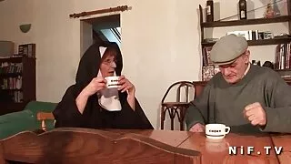 Məmə pirsinqli qadın cinsi əlaqədə olur