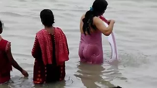 Latina sifətə qulluq edir